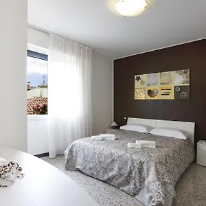  Apartment Brick House Italy